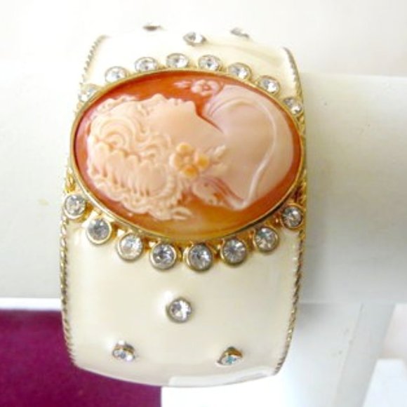 AMEDEO NYC Oval White Enamel Hinged Cuff Bangle Bracelet Size 7-1/2" - Picture 3 of 6